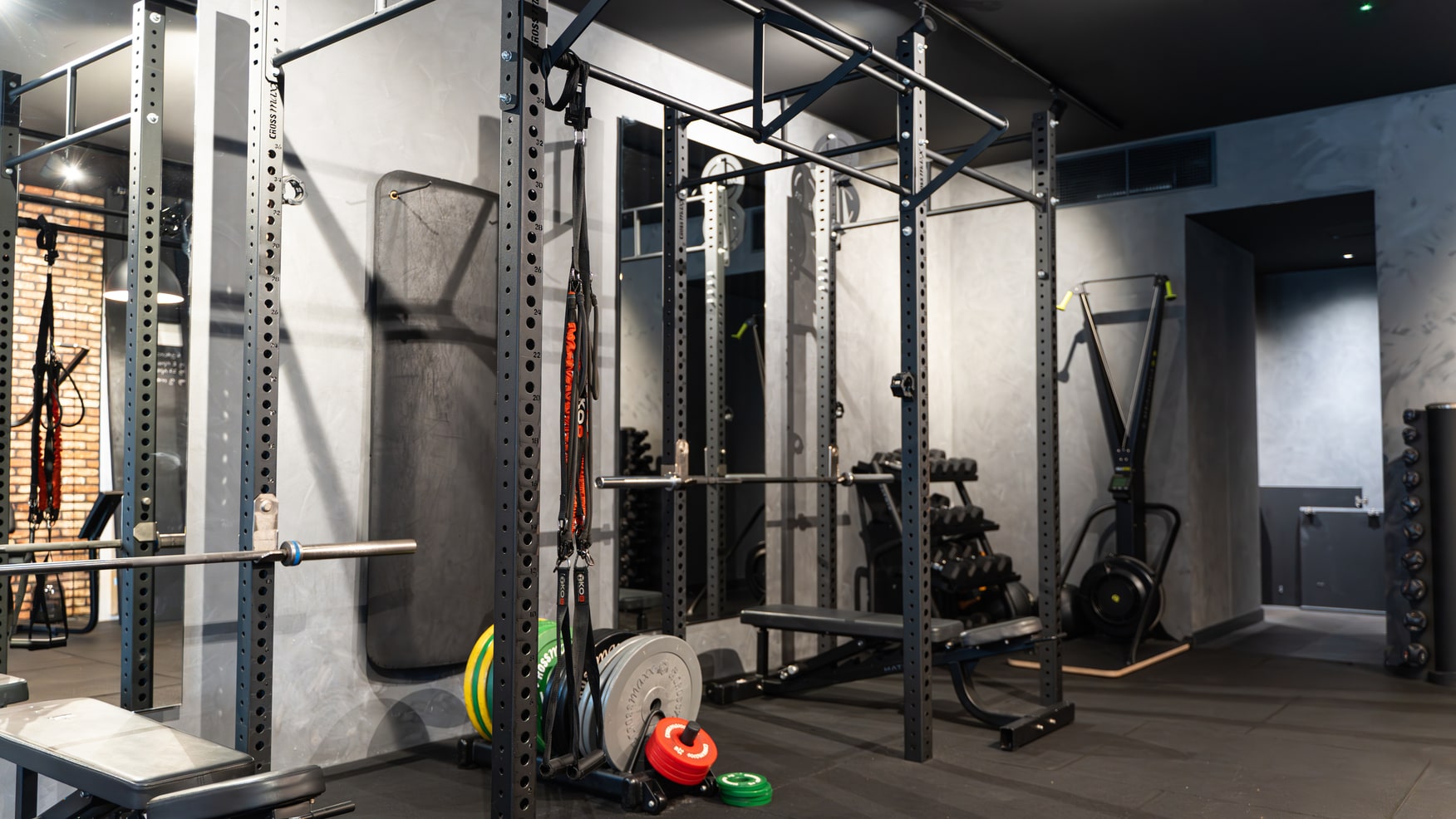 Zone5 Kaatsheuvel squat racks en vrije gewichten