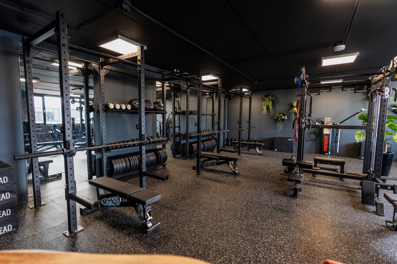 Zone5 Vught squat racks en Keiser machines