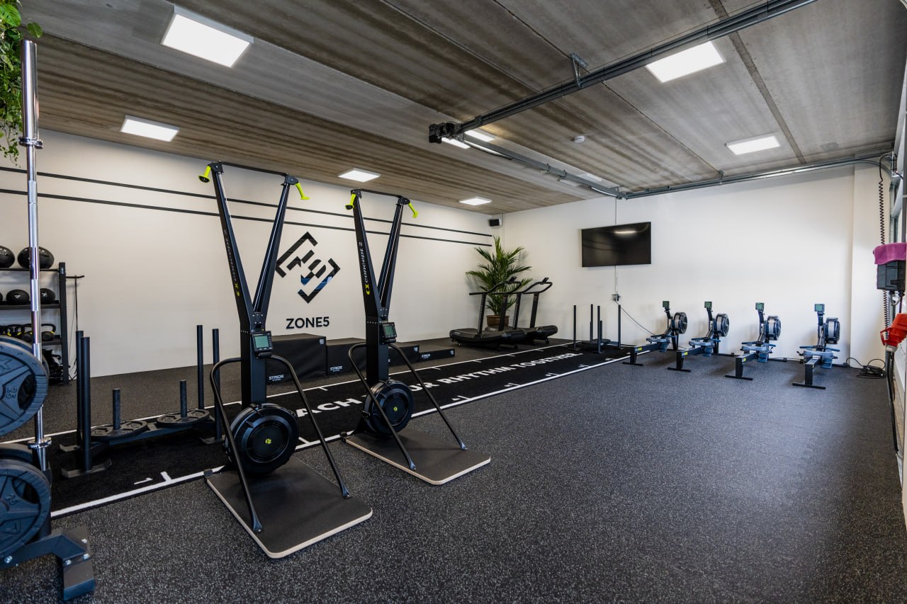 Zone5 Vught GroupZone ruimte met rowers en SkiErgs